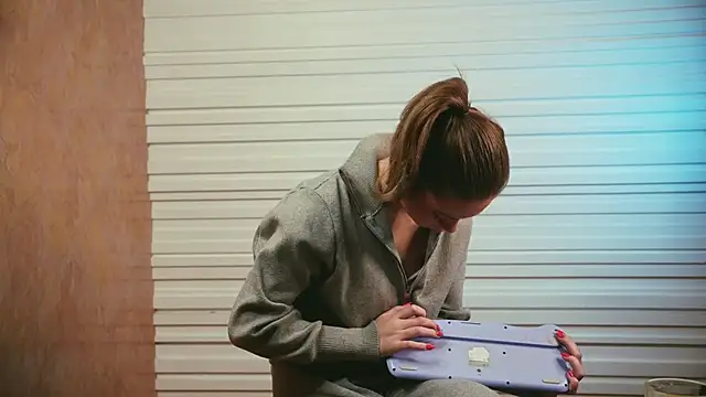 Snapshot of CrystleScozzafava chatting on November 2025 06:06:02 PM CrystleScozzafava online show from November 2025 06:06:02 PM