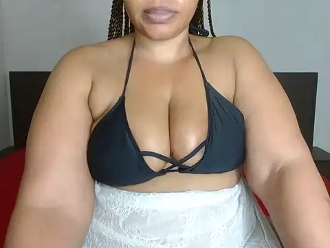 Snapshot of Roundasssquiterxx chatting on November 2025 04:57:01 AM Roundasssquiterxx online show from November 2025 04:57:01 AM