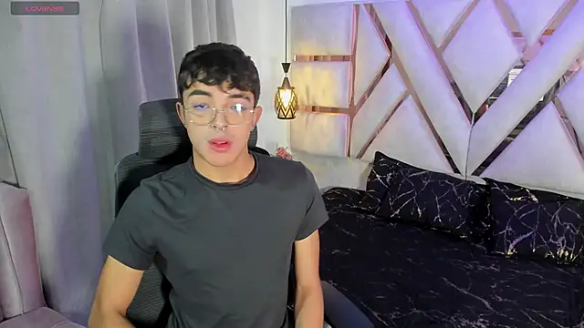 Snapshot of sayronvg chatting on November 2025 11:54:02 AM sayronvg online show from November 2025 11:54:02 AM