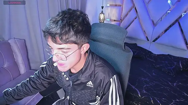 Snapshot of sayronvg chatting on November 2025 11:42:02 AM sayronvg online show from November 2025 11:42:02 AM