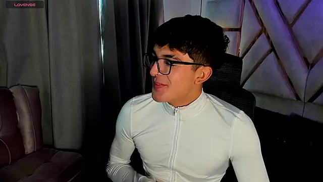 Snapshot of sayronvg chatting on November 2025 12:04:02 PM sayronvg online show from November 2025 12:04:02 PM