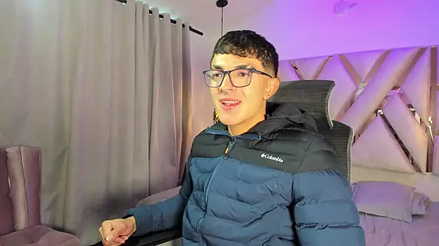 Snapshot of sayronvg chatting on November 2025 11:43:02 AM sayronvg online show from November 2025 11:43:02 AM