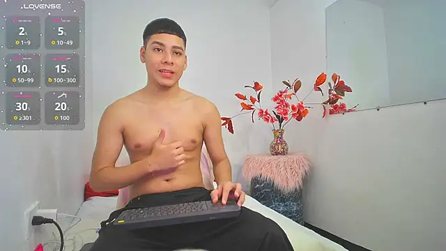 Lucastorrez01 online show from November 2025 04:22:01 AM