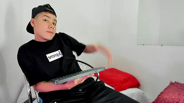 Lucastorrez01 online show from February 2026 10:36:01 PM