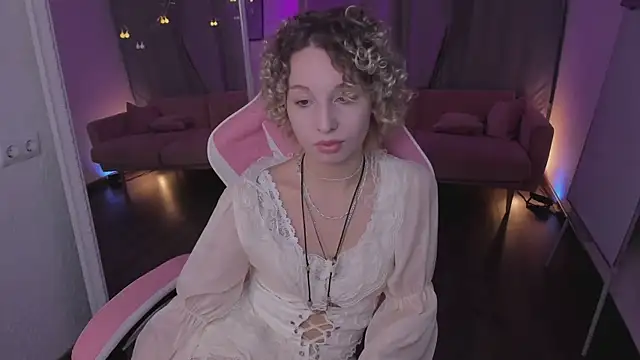 Mary Wohlberg online show from November 2025 05:31:01 AM