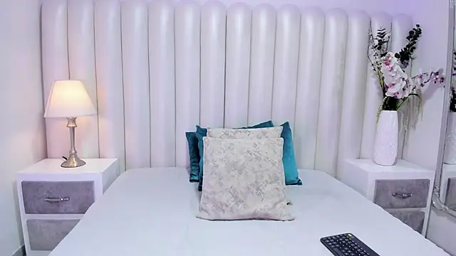 MiaWelkin  online show from November 2025 10:49:02 AM