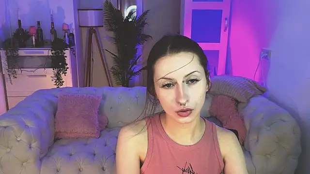 Snapshot of AliceWallflower chatting on November 2025 12:49:01 PM AliceWallflower online show from November 2025 12:49:01 PM