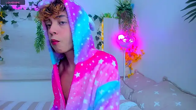 Twinkk Guy online show from November 2025 04:01:01 AM