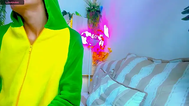 Twinkk Guy online show from November 2025 02:10:01 AM