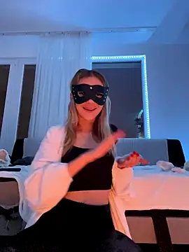 lunababy77 online show from December 2025 04:35:02 PM