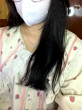 Hanni 22 online show from November 2025 04:09:01 PM