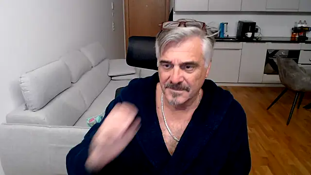 Buidapest online show from November 2025 04:11:01 AM