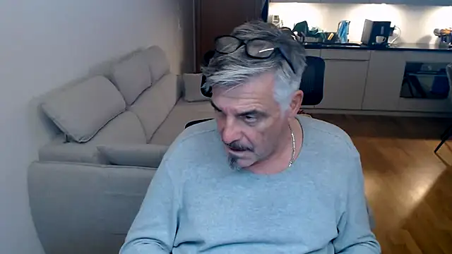 Buidapest online show from February 2026 04:08:01 AM