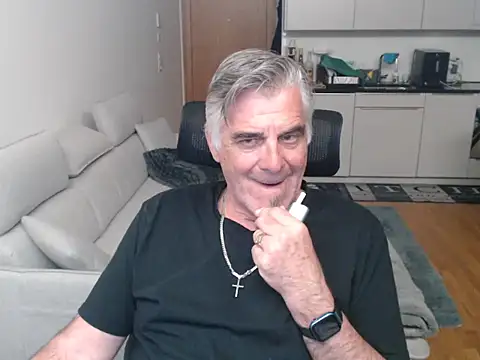 Buidapest online show from April 2026 01:04:01 AM