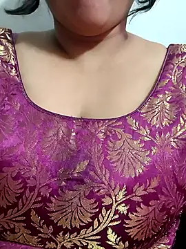 Winter XOXO online show from December 2025 06:01:02 PM