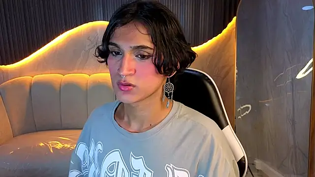 zoe tp online show from December 2025 01:02:02 AM