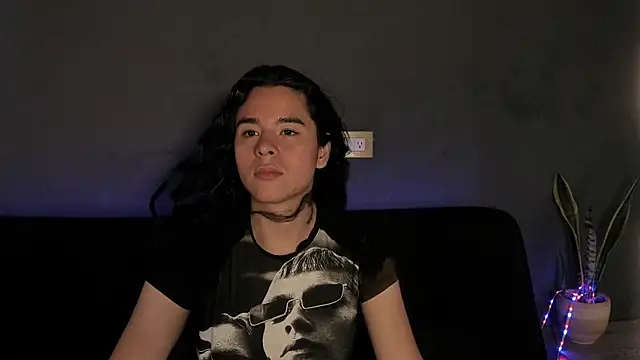 Snapshot of Angel-umbra chatting on November 2025 08:33:02 PM Angel-umbra online show from November 2025 08:33:02 PM