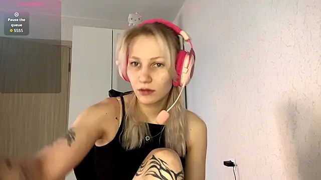 Snapshot of FoxySable chatting on November 2025 08:14:01 AM FoxySable online show from November 2025 08:14:01 AM