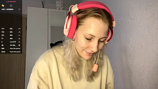 Snapshot of FoxySable chatting on November 2025 08:28:01 AM FoxySable online show from November 2025 08:28:01 AM