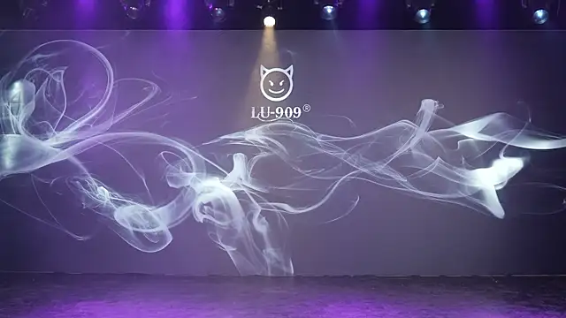 Snapshot of LU-909 chatting on November 2025 08:02:01 AM LU-909 online show from November 2025 08:02:01 AM