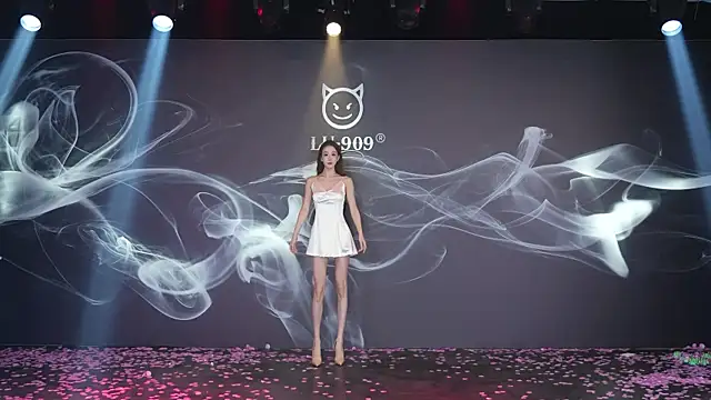 Snapshot of LU-909 chatting on November 2025 08:14:01 AM LU-909 online show from November 2025 08:14:01 AM