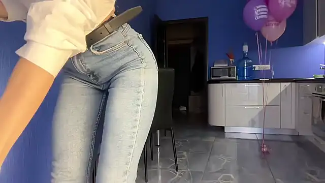 Jolienne online show from December 2025 04:14:02 PM