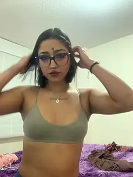 Snapshot of LilithMonette chatting on April 2026 01:04:01 AM LilithMonette online show from April 2026 01:04:01 AM