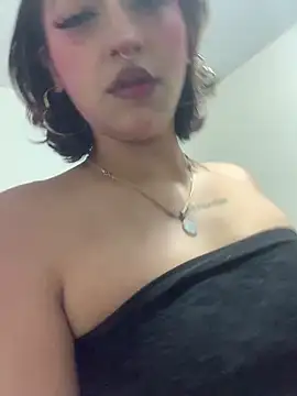 Snapshot of LilithMonette chatting on May 2026 01:57:02 AM LilithMonette online show from May 2026 01:57:02 AM