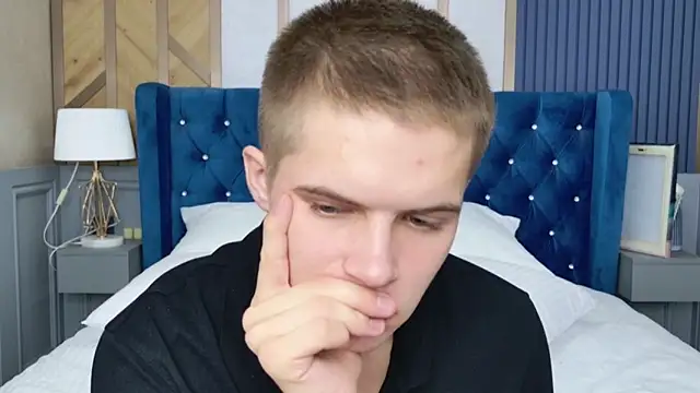 Piter Ward online show from November 2025 11:04:01 PM