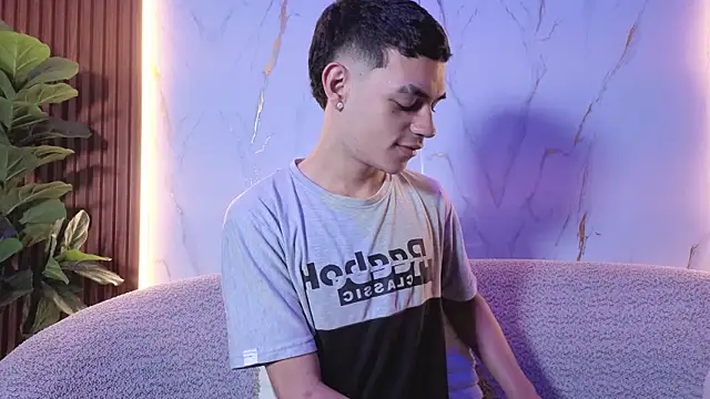 krisstormvg online show from November 2025 07:49:02 PM