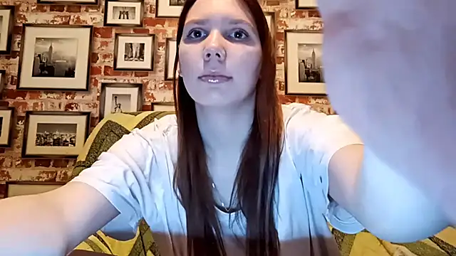 Snapshot of EvieBaggette chatting on December 2025 06:10:01 AM EvieBaggette online show from December 2025 06:10:01 AM