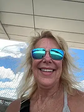 Snapshot of FitCougar chatting on May 2026 06:04:01 PM FitCougar online show from May 2026 06:04:01 PM