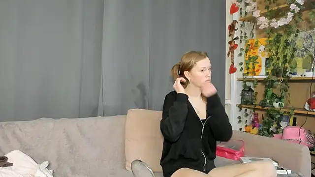 Snapshot of KarieBowery chatting on November 2025 08:33:02 PM KarieBowery online show from November 2025 08:33:02 PM