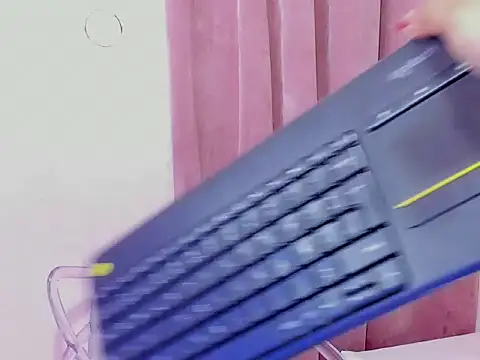 Snapshot of Xelena_Kiss chatting on November 2025 01:07:02 AM Xelena Kiss online show from November 2025 01:07:02 AM