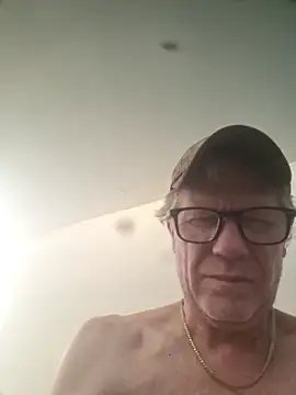 Snapshot of Hardwarelane67 chatting on April 2026 02:44:01 AM Hardwarelane67 online show from April 2026 02:44:01 AM