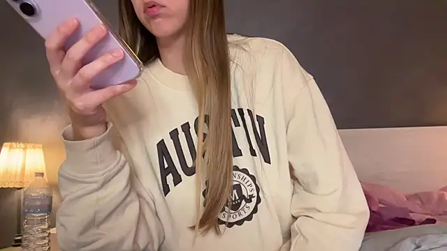 Martimartinaxx online show from April 2026 07:37:01 PM