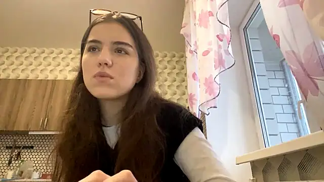 Snapshot of macanmercedes chatting on November 2025 08:48:02 AM macanmercedes online show from November 2025 08:48:02 AM