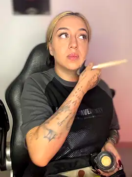 Snapshot of VeloraVyxen_ chatting on November 2025 03:21:02 AM VeloraVyxen online show from November 2025 03:21:02 AM