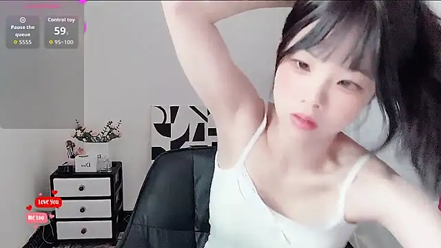 Snapshot of bunny-- chatting on May 2026 05:05:02 AM bunny-- online show from May 2026 05:05:02 AM