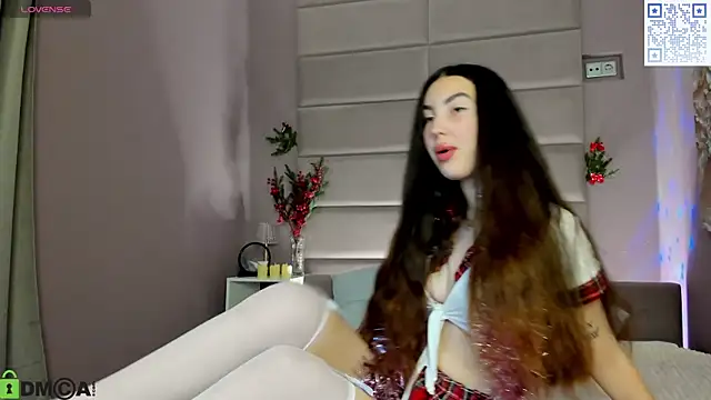 LiraRevery online show from December 2025 11:13:02 PM