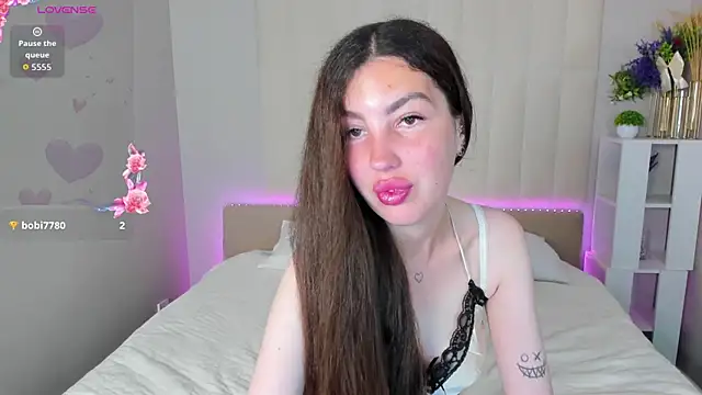 LiraRevery online show from June 2026 11:47:02 PM