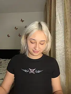 Snapshot of Kylie_One chatting on December 2025 06:50:01 PM Kylie One online show from December 2025 06:50:01 PM