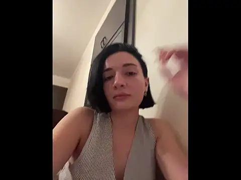 Snapshot of Pineapple chatting on November 2025 05:33:01 PM Pineapple online show from November 2025 05:33:01 PM