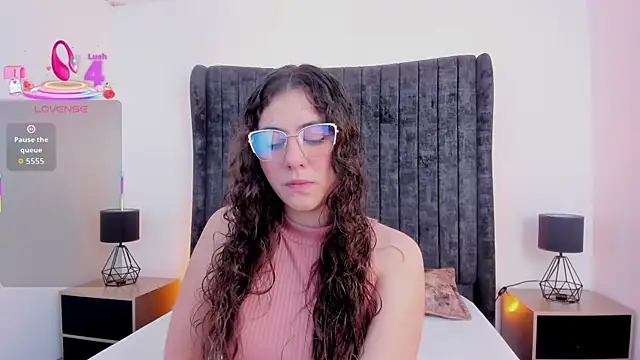 Emmalorez   online show from November 2025 12:26:01 PM