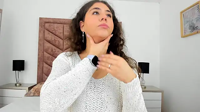 Emmalorez   online show from December 2025 12:10:01 PM