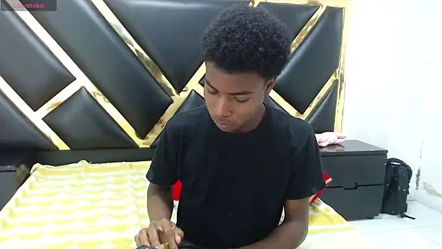 NoahJhonson69 online show from April 2026 11:24:01 AM