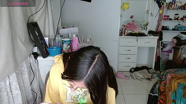 Nanylux online show from December 2025 02:50:02 AM