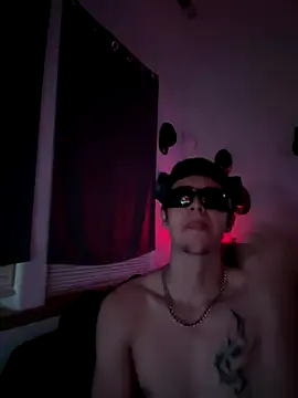 Rjlopezz online show from December 2025 03:14:02 AM