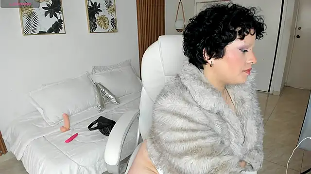 Snapshot of Alaska_deluxe chatting on November 2025 08:55:01 PM Alaska deluxe online show from November 2025 08:55:01 PM