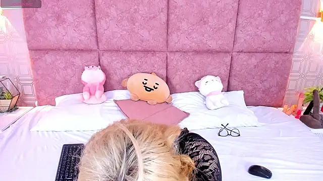 NathalieRoss1 online show from April 2026 06:09:01 AM